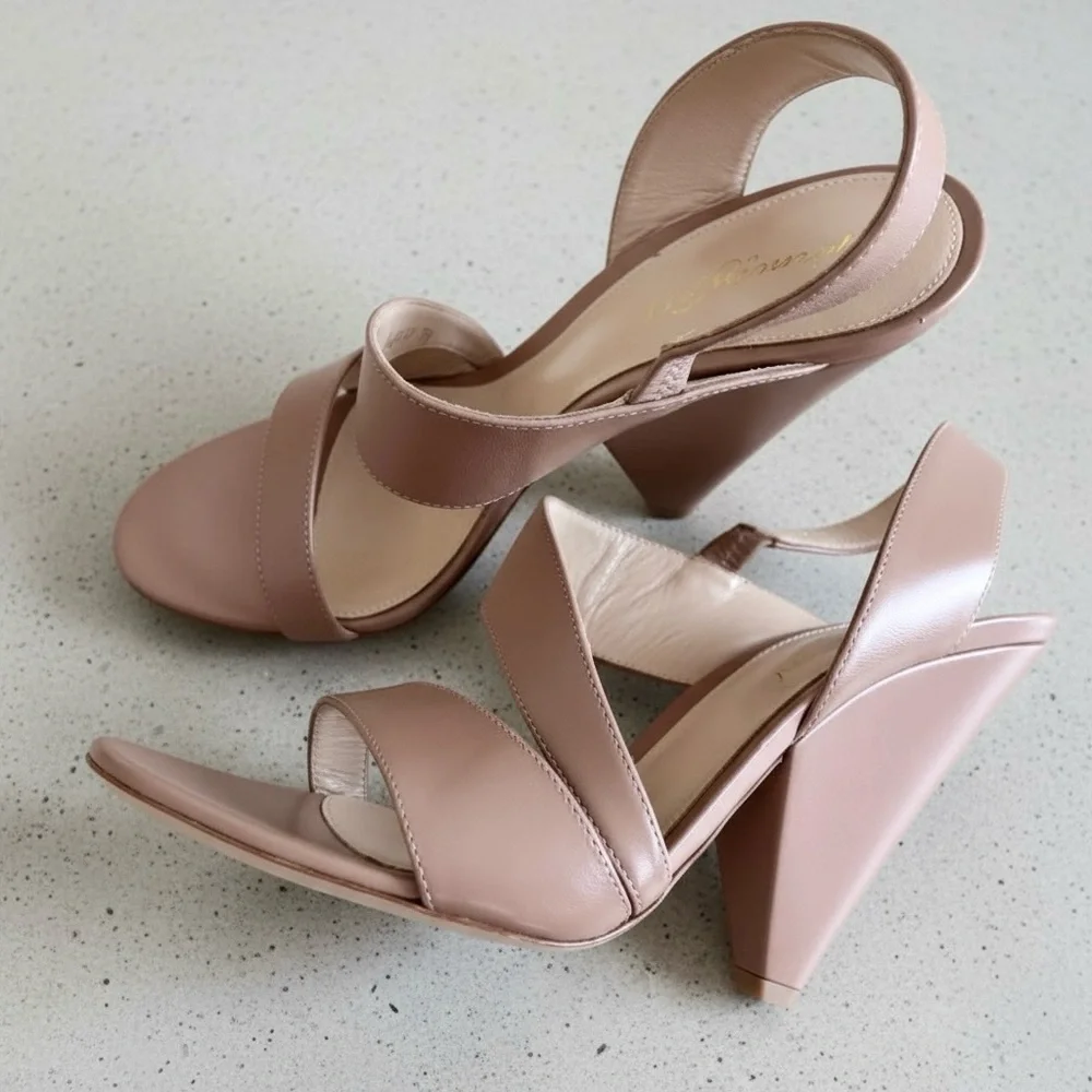 GIANVITO ROSSI Viola Vitello Praline Triangle Heel Leather Slingback Sandal NEW